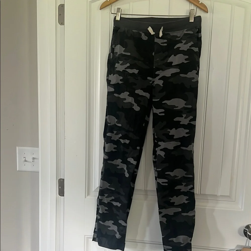 Lands' End camo joggers size Large